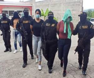 Dos mujeres y un hombre fueron capturados mediante un fuerte operativo que se realizó en Tegucigalpa.