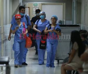 Al menos 600 doctores renunciaron por miedo a contagiarse, según la Secretaría de Salud. Foto: Emilio Flores/EL HERALDO