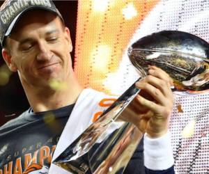 Peyton Manning se retira con la gloria de haber ganado el Vince Lombardi durante el Super Bowl 50 ante las Panteras de Carolina.