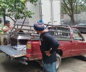 Familiares reclamaron la mañana de ayer el cuerpo de Claudia Inés Aceituno Céceres, quien fue asesinada y enterrada dentro de su vivienda en la colonia Nueva Suyapa de Tegucigalpa.