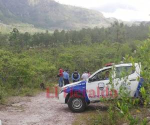 Agentes de la Dirección Policial de Investigaciones (DPI) llegaron a la escena del crimen. Foto Estalin Irías| EL HERALDO