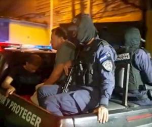 Los policías son investigados por el Ministerio Público por supuestas irregularidades en el traslado de la droga.