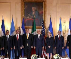 Los presidentes de Centroamérica reunidos con Mike Pence, vicepresidente de Estados Unidos. Foto: Agencia AFP