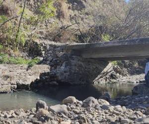 Comunidades de Lepaterique temen quedar aisladas durante las lluvias y piden un puente nuevo que cumpla con todos los estándares de construcción.