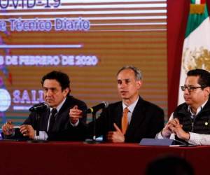 Autoridades de salud mexicana informaron sobre el tercer caso de coronavirus en conferencia de prensa. Foto: AFP