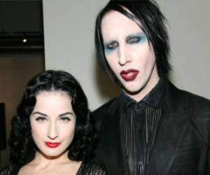 Dita Von Teese y Marilyn Manson se casaron en 2005, pero se separaron año de después. Foto: Twitter@giiulinda