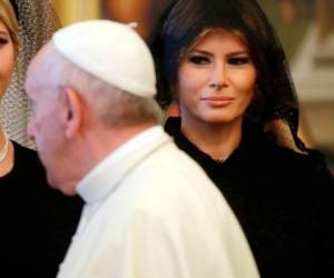 Melania acompañó a su esposo a su primera visita con el Papa Francisco. Foto: AFP