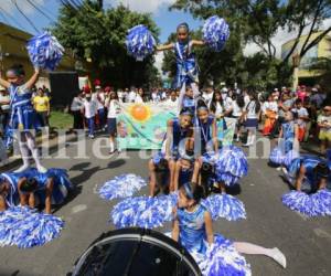 Las pequeñas y encantadoras pomponeras de la escuela San Miguel de Heredia se robaron el show en el bulevar Los Próceres, foto: Marvin Salgado/ EL HERALDO.