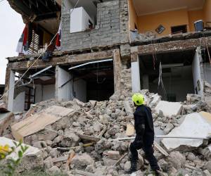 El Gobierno de Panamá declaró este sábado 10 de octubre el estado de emergencia nacional para canalizar hasta 100 millones de dólares para atender los daños a diversas infraestructuras causados por el terremoto de 7,7 que sacudió el país, dejando al menos 27 heridos y sin registro de muertes.