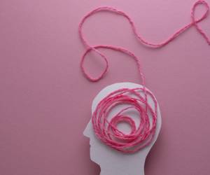 Si usted o un ser querido enfrenta un cáncer de mama, cuidar la salud emocional es tan importante como seguir el tratamiento.