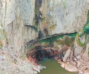 Una imagen de hace dos semanas muestra la grave situación de la cascada.