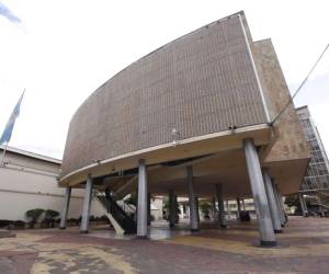 La comisión especial será la encargada de realizar las audiencias públicas a los candidatos.