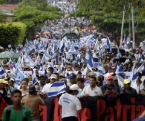 Miles de nicaragüenses salieron a la calle para pedir su renuncia, así como la liberación de cientos de ciudadanos presos por las protestas. Foto: Agencia AFP