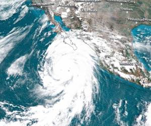 Hilary se convirtió en huracán categoría 4 durante la noche del jueves.