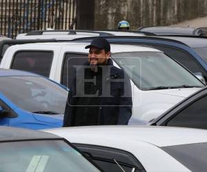 Tal como lo anunció, el exministro de la Secretaría de Desarrollo Social (Sedesol), José Carlos Cardona, se presentó al filo de las 2:00 de la tarde a la Corte Suprema de Justicia para responder ante la acusación por fraude girada en su contra por el Ministerio Público.