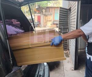 Los cuerpos de dos de las tres víctimas que fueron carbonizadas en El Cimarrón fueron entregados este viernes a sus familiares por las autoridades de Medicina Forense en la capital. Esto es lo que se sabe.