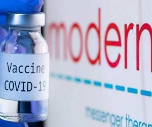 Las 5,000 dosis donadas son de la compañía Moderna. Foto AFP