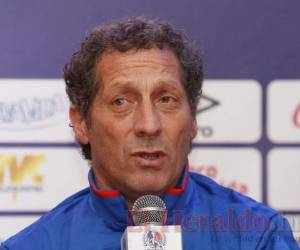 'Siempre hay expulsiones, después del partido de España es la primera (expulsión), no se metan con frases hechas...', dijo el técnico olimpista contra aquellos que critican a Arboleda.