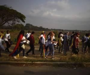 El éxodo de los venezolanos que huyen de la desastrosa situación económica de su país es considerado por la ONU como el desplazamiento de personas más masivo de la historia. Foto / AFP
