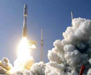 A United Launch Alliance Atlas V rocket lifts off from launch complex 41 at the Cape Canaveral Air Force Station with a payload of a high frequency satellite Thursday, March 26, 2020, in Cape Canaveral, Fla. Built by Lockheed Martin, this U.S. military spacecraft will provide highly-secure communications. (AP Photo/John Raoux)
