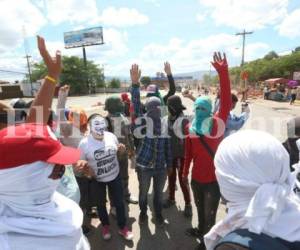 Los universitarios aseguran que los acuerdos no se han cumplido puesto que cinco de los estudiantes procesados ante los Juzgados, siguen con orden judicial (Foto: Johny Magallanes/ElHeraldo Honduras/ Noticias de Honduras).