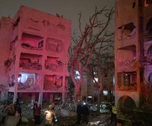 Al menos 120 personas resultaron heridas, once de ellas en estado grave, tras el impacto de misiles iraníes en el sur de Israel durante la noche del sábado, en una zona donde se ubica la principal instalación nuclear del país, informaron autoridades de emergencia.