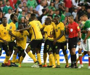 La Selección de Jamaica logró eliminar a México con un golazo de tiro libre a los 87 minutos del partido. Foto: Agencia AFP / El Heraldo.