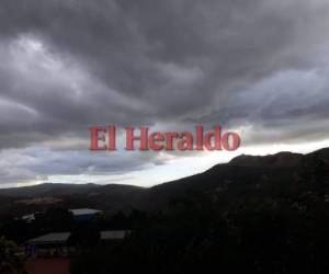 Una hora antes de que comenzara la lluvia una nube negra cubrió la capital de Honduras. Foto: Estalin Irías/EL HERALDO.