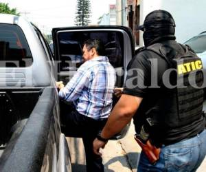 El periodista Henry Gómez fue trasladado hasta las oficinas de la Agencia Técnica de Investigaciones (ATIC), foto Mario Urrutia. ...