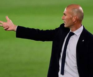 Zinedine Zidane negó señalamientos de Piqué y descartó ayudas arbitrales al Real Madrid. Foto AFP