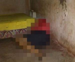 El cuerpo de la mujer quedó tirado en un rincón junto a su cama.