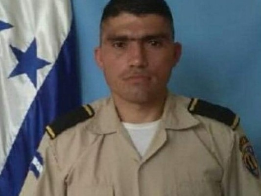 El sargento segundo de las Fuerzas Armadas, Carmen de Jesús Flores, falleció este martes de un supuesto paro cardiaco.