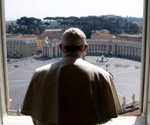 Asimismo, el próximo viernes 27 de marzo impartirá una Bendición Urbi et Orbi extraordinaria con el Santísimo Sacramento ante la plaza de San Pedro vacía. Foto: AFP.