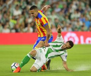 Betis cayó 3-6 ante el Valencia en el mejor duelo de la jornada de La Liga de España. (AFP)