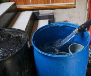 Autoridades de la gerencia de agua potable solicitaron a la población almacenar agua de forma responsable, como reparar fugas internas en viviendas y evitar el lavado de vehículos con manguera.