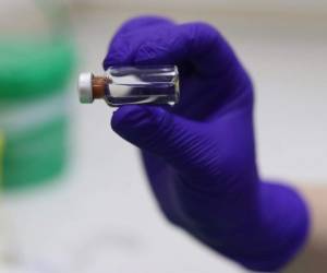El país tendrá 14 centros de distribución de la vacuna en todo el territorio, precisó el primer ministro. Foto: AFP