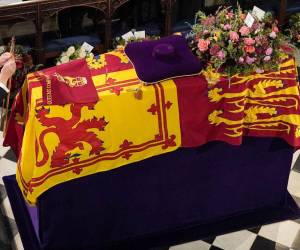 Luego de 11 días de eventos conmemorativos, el cuerpo de la reina Isabel fue enterrado en el castillo de Windsor.
