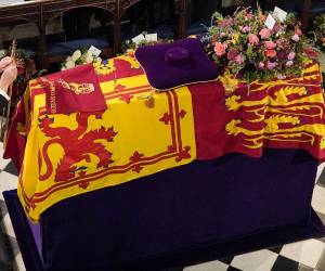 Luego de 11 días de eventos conmemorativos, el cuerpo de la reina Isabel fue enterrado en el castillo de Windsor.