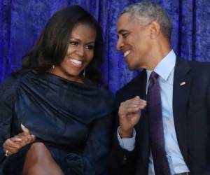 La pareja se mostró muy contenta con el trabajo que realizaron los artistas afroamericanos. Foto: AFP