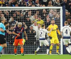 Su disparo a media altura, a la derecha del arco, lo adivinó Lloris para evitar el 0-1 con una gran estirada. Foto cortesía