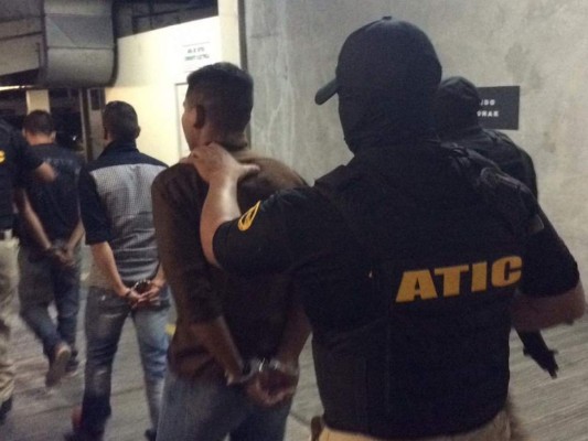 Los implicados fueron detenidos por elementos de la Agencia Técnica de Investigación Criminal (ATIC).