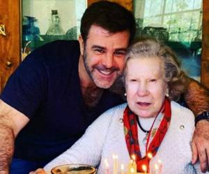 La señora 'Mary', como la llaman cariñosamente, aseguró que ahora su cariño se reparte entre su hijo y su nuera.