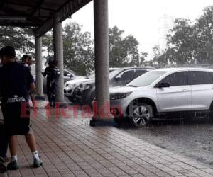 En la zona del Valle de Amarateca también llovió por varios minutos. Foto: David Romero/EL HERALDO.