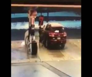 Una mujer de Massachusetts echó gasolina a ladrón de su vehículo (Foto: Redes)