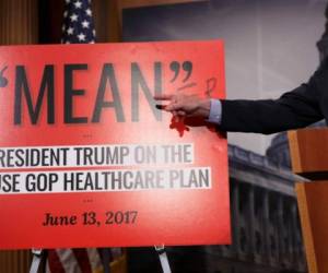 Al menos cinco senadores republicanos de un total de 52 se oponen al proyecto de salud presentado el jueves por su partido. Foto AFP