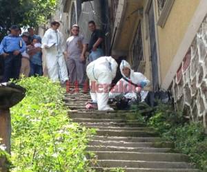 El cuerpo de uno de los muchachos quedó tirado en unas gradas del sector conocido como La Finca.