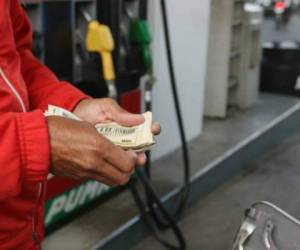 A las 6:00 de la mañana del lunes las gasolinas tendrán un nuevo precio en el país.