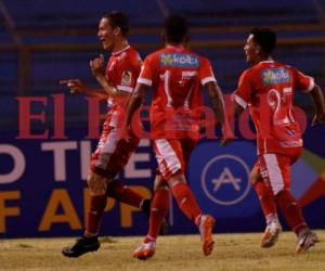 Azofeifa celebra con sus compañeros el gol que le metió a Olimpia en la segunda mitad del encuentro.