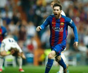 El argentino Lionel Messi anotó doblete en el clásico ante el Real Madrid y colocó al equipo en el primer lugar de la tabla (Foto: Agencia AFP)