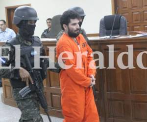 Custodiado por elementos militares Plutarco Ruiz ingresó este jueves a la Sala de Sentencia donde se celebra su juicio. Fotos: Johny Magallanes/ EL HERALDO